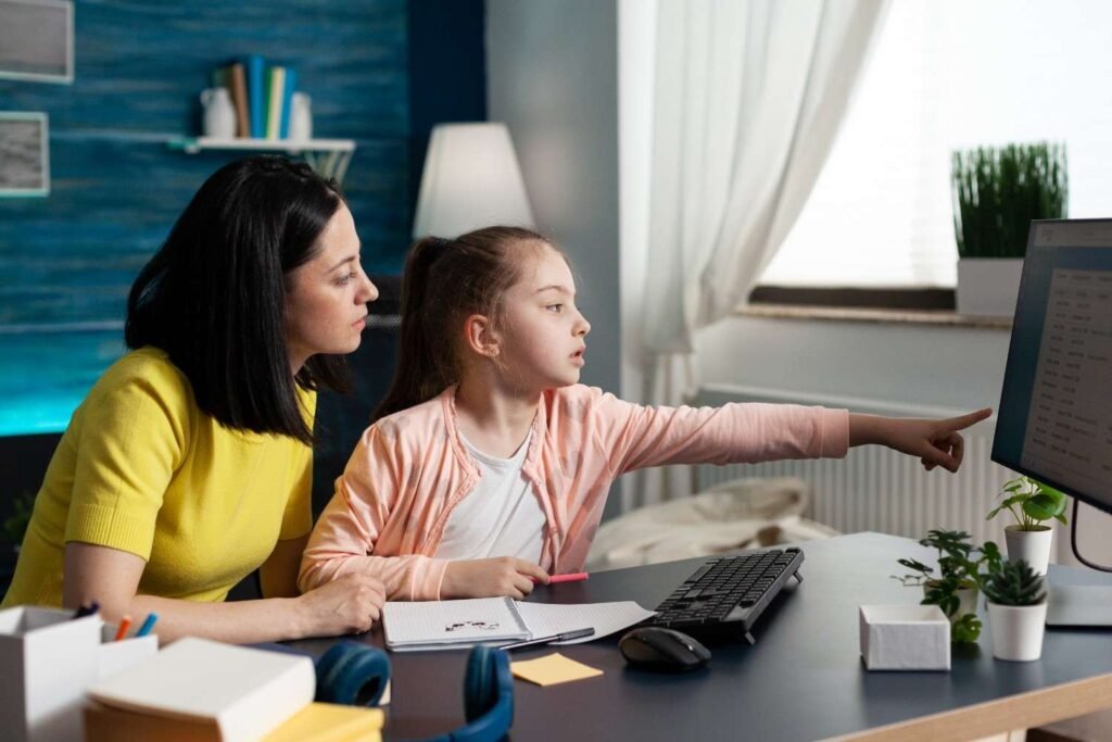 How Should Kids Sit at a Study Desk?